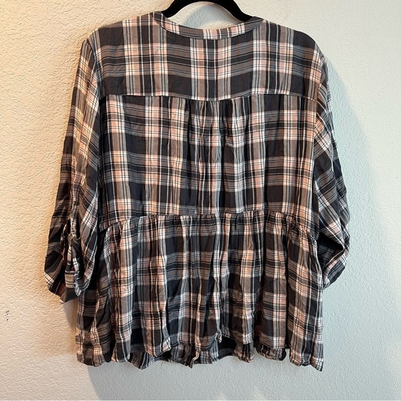 Women’s Torrid pink and gray plaid button front peplum blouse size 2X - Picture 5 of 5